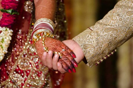 लिवइन पार्टनर भाभी को धोखा देकर देवर रचा रहा था किसी और से शादी, और तभी... लिवइन पार्टनर भाभी को धोखा देकर देवर रचा रहा था किसी और से शादी, और तभी...
