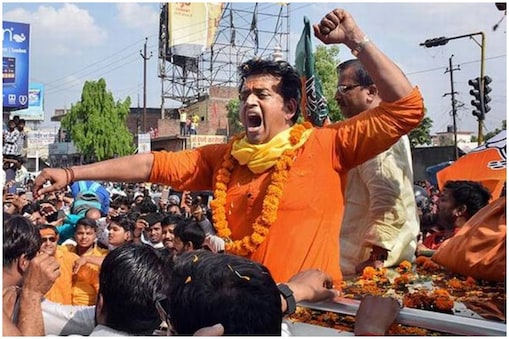 बीजेपी के रवि किशन को मिली 'तूफानी' जीत बीजेपी के रवि किशन को मिली 'तूफानी' जीत