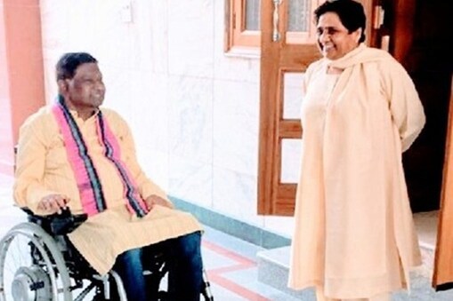 छत्तीसगढ़ विधानसभा चुनाव 2018 से पहले सितंबर में अजीत जोगी की पार्टी ने बसपा के साथ गठबंधन किया था. छत्तीसगढ़ विधानसभा चुनाव 2018 से पहले सितंबर में अजीत जोगी की पार्टी ने बसपा के साथ गठबंधन किया था.