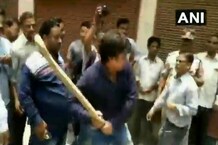 BJP MLA आकाश विजयवर्गीय ने क्रिकेट के बैट से की निगम कर्मचारियों की पिटाई