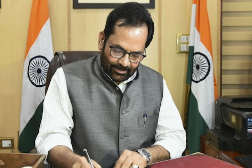 minority, students, scholarship, Narendra Modi, Modi Government gift to five crore minority, Muslim youth, Eid, Pradhan mantri Scholarship, mukhtar abbas naqvi, Padho-Badho campaign, muslim girl students, Modi Government schemes for muslims, अल्पसंख्यक, छात्र, छात्रवृति, नरेंद्र मोदी, मोदी सरकार का पांच करोड़ अल्पसंख्यकों को उपहार, मुस्लिम युवा, ईद, प्रधान मंत्री छात्रवृत्ति, मुख्तार अब्बास नकवी, पढ़ो-बढ़ो अभियान, मुस्लिम छात्र, मोदी सरकार की मुस्लिमों के लिए योजनाएं