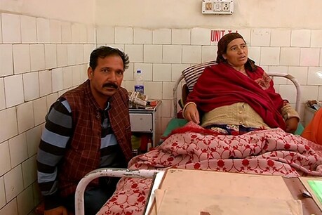 शिमला के कमला नेहरू अस्पताल में भर्ती मां.