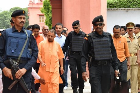 सुर्खियां: योगी बोले- समय से काम नहीं हुआ तो अभियंताओं पर होगी FIR, अमेठी में स्मृति का बनेगा घर सुर्खियां: योगी बोले- समय से काम नहीं हुआ तो अभियंताओं पर होगी FIR, अमेठी में स्मृति का बनेगा घर