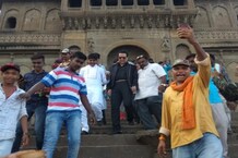 PHOTOS: बॉलीवुड स्टार गोविंदा ने मां नर्मदा के किए दर्शन, इंदौर में खोल सकते हैं होटल