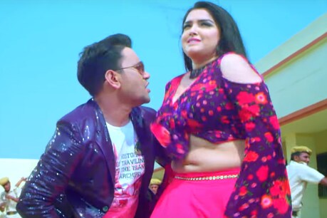 BHOJPURI GANA: आम्रपाली को बिकिनी में देख फिसले निरहुआ, VIRAL हुआ VIDEO BHOJPURI GANA: आम्रपाली को बिकिनी में देख फिसले निरहुआ, VIRAL हुआ VIDEO