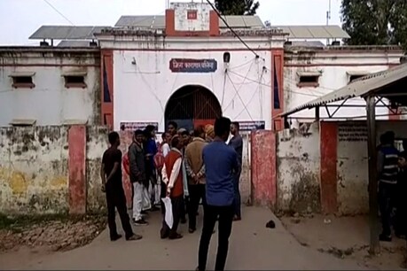 युवती से मिलने के बाद कैदी ने जेल में खाया जहर, तड़प-तड़प कर हुई मौत युवती से मिलने के बाद कैदी ने जेल में खाया जहर, तड़प-तड़प कर हुई मौत
