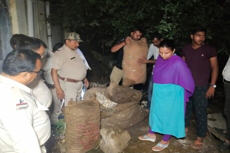 कोरबा में कोसा की कालाबाजारी का भंडाफोड़, वन विभाग ने की छापेमारी कोरबा में कोसा की कालाबाजारी का भंडाफोड़, वन विभाग ने की छापेमारी