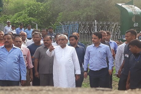 राजगीर में रोपवे निर्माण का जायजा लेते नीतीश कुमार