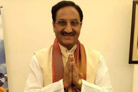 HRD मंत्री की डिग्रियों में अलग जन्मतिथियों पर विवाद! पोखरियाल ने दी ये सफाई HRD मंत्री की डिग्रियों में अलग जन्मतिथियों पर विवाद! पोखरियाल ने दी ये सफाई