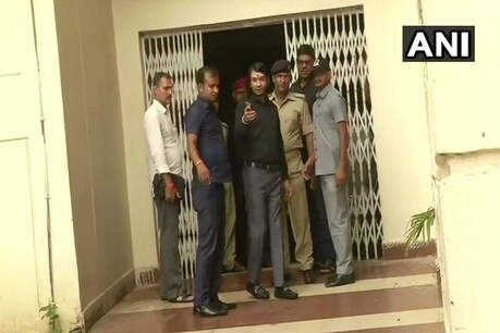 बिना तेजस्वी के लालू यादव से मिलने रिम्स पहुंचे तेज प्रताप