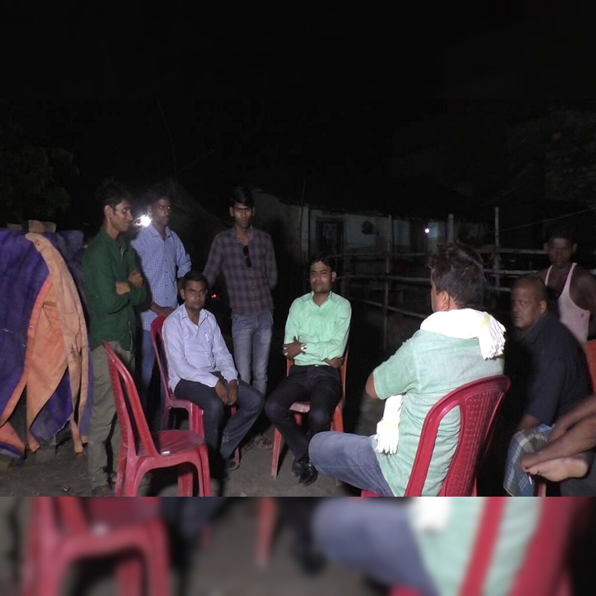 शराबी दूल्हे को देखकर बिदकी दुल्हन, साढ़े तीन लाख रुपए देकर छूटे बंधक बने बाराती villagers make hostage barati due to drunken groom – News18 हिंदी