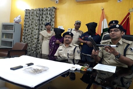 मामले की जानकारी देते मुंगेर के एसपी गौरव मंगला