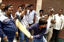 जिस मकान के लिए आकाश विजयवर्गीय ने की थी 'बल्लेबाजी', अब उस पर चला बुलडोजर