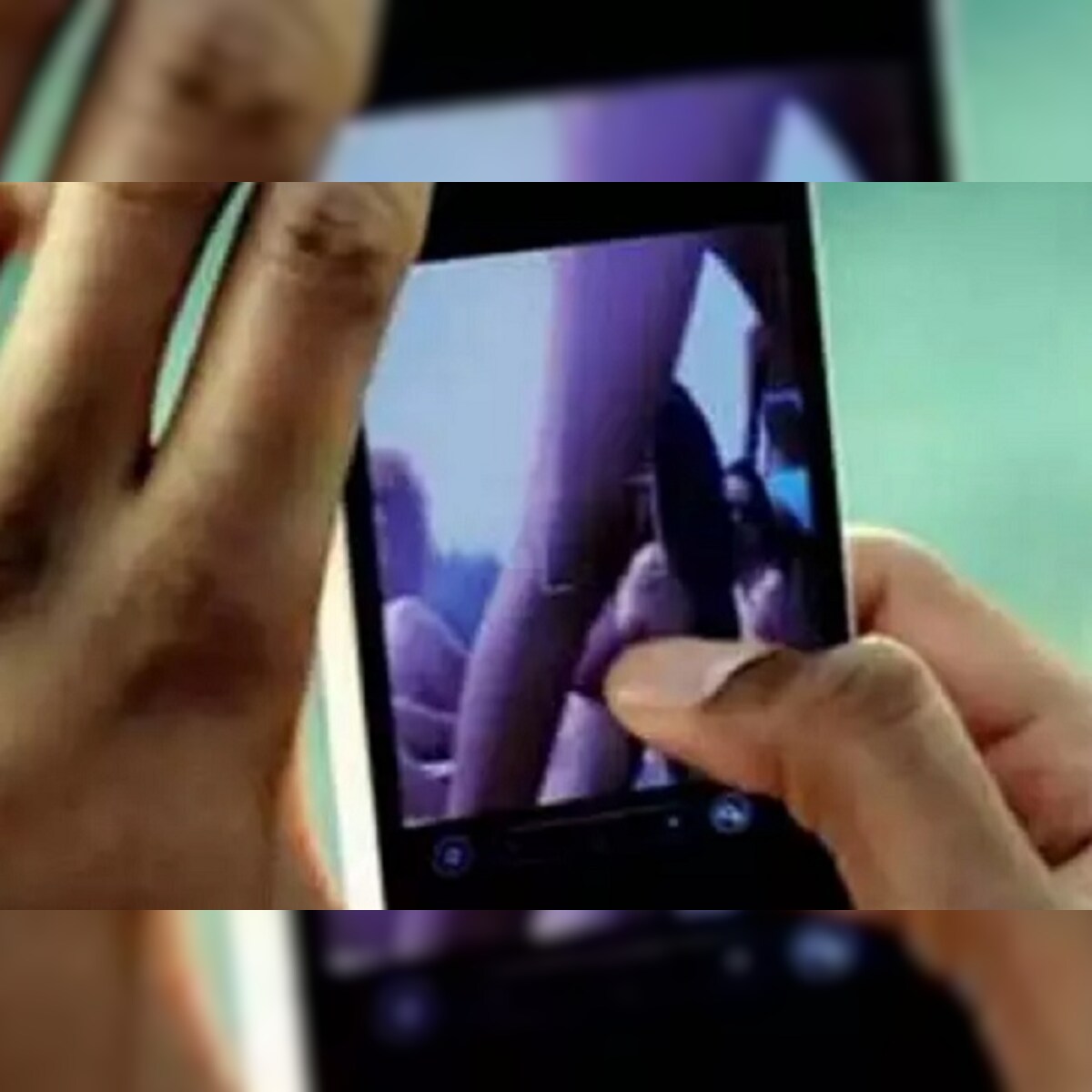 सोशल मीडिया पर अश्लील फोटो अपलोड करते हैं या ऐसी फोटो पर कमेंट करते हैं तो  संभल जाएं – News18 हिंदी