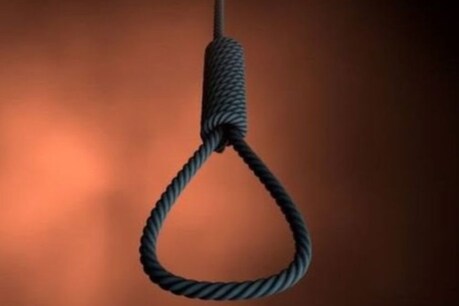 15 दिन से ड्यूटी से नदारद आरक्षक की मिली लाश, आत्महत्या की आशंका 15 दिन से ड्यूटी से नदारद आरक्षक की मिली लाश, आत्महत्या की आशंका