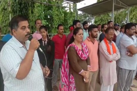 कांकेर के निजी स्कूल में भारत माता की जय बोलने पर बैन, हंगामा कांकेर के निजी स्कूल में भारत माता की जय बोलने पर बैन, हंगामा