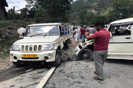 Road Accident In Kullu And Manali One Dead Three Policemen Injured 
