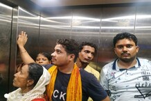 PHOTOS : रेलवे स्टेशन पर 1 घंटे लिफ्ट में फंसे रहे यात्री