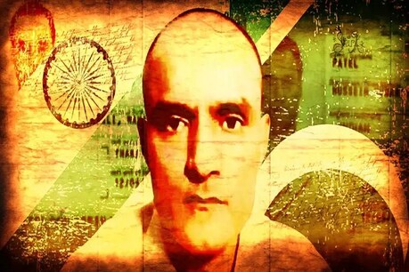 पाक के वकील कैंब्रिज यूनिवर्सिटी से कानून में स्नातक करने वाले कुरैशी आईसीजे में केस लड़ने वाले सबसे कम उम्र के वकील हैं.