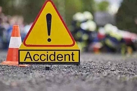 पीलीभीत में तेज रफ्तार बस ने कार को रौंदा, 7 की मौत पीलीभीत में तेज रफ्तार बस ने कार को रौंदा, 7 की मौत