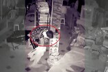 कपड़े के शोरूम में चोरी करते बच्चों की गैंग CCTV में कैद