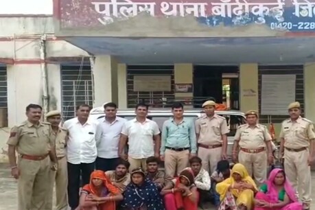 पुलिस की गिरफ्त में ज्वेलरी की दुकानों में चोरी की वारदात को अंजाम देने वाले गैंग के 9 सदस्य