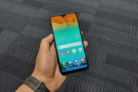 सस्ता हुआ ड्यूल रियर कैमरे वाला Samsung Galaxy M10, जानें नई कीमत सस्ता हुआ ड्यूल रियर कैमरे वाला Samsung Galaxy M10, जानें नई कीमत