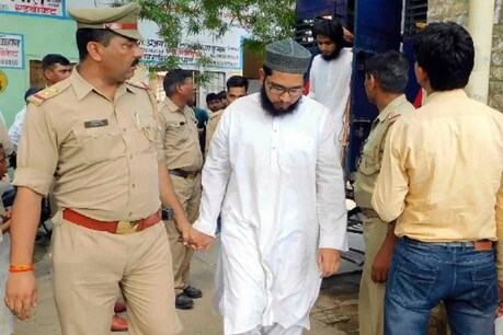 शामली अरेस्टिंग: आखिर मदरसे के छात्रों ने थाईलैंड में कैसे बना लिया आलीशान मकान? शामली अरेस्टिंग: आखिर मदरसे के छात्रों ने थाईलैंड में कैसे बना लिया आलीशान मकान?