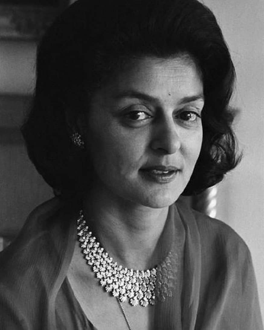 maharani gayatri devi, maharani gayatri devi life, gayatri devi indira gandhi, gayatri devi sanjay gandhi, emergency indira gandhi, महारानी गायत्री देवी, महारानी गायत्री देवी जीवनी, गायत्री देवी इंदिरा गांधी, गायत्री देवी संजय गांधी, इमरजेंसी इंदिरा गांधी
