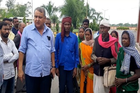 बैगा आदिवासियों ने वन विभाग पर मारपीट करने का आरोप लगाया है.