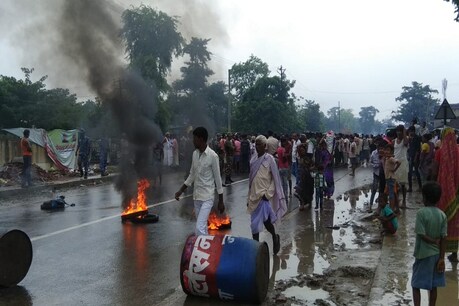 JDU नेता के थाना टॉयलेट में कथित आत्महत्या से आक्रोशित लोगों ने सड़क जाम कर दिया