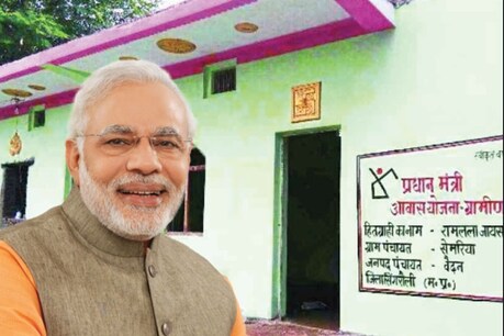 PM आवास योजना के पैसों से खरीद लिए बाइक व टीवी, अब चुकाने होंगे 3.80 करोड़ रुपए
