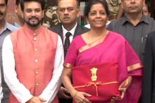 Budget Paathshaala :बैग से ब्रीफकेस और अब बहीखाते तक का सफर