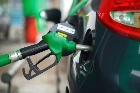 Petrol Diesel Price 24 July: तेल के दाम में आज फिर राहत, लेकिन जल्द बढ़ सकती है कीमत Petrol Diesel Price 24 July: तेल के दाम में आज फिर राहत, लेकिन जल्द बढ़ सकती है कीमत