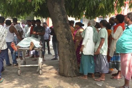 भागलपुर में हुई घटना के बाद अस्पताल में जमा भीड़