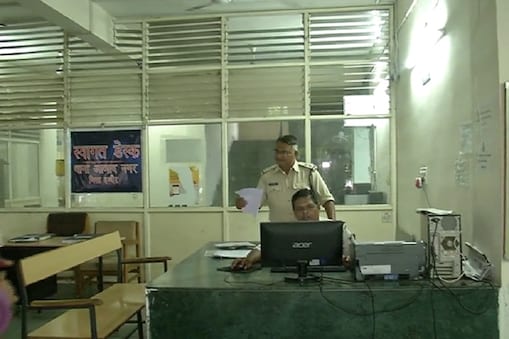 इंदौर में पक़डा गया आतंकवादी इंदौर में पक़डा गया आतंकवादी