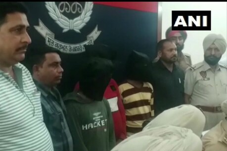पुलिस उस समय चौंक गई जब गिरफ्तार किए गए इन ठगों के पास से 693 सिम कार्ड और 19 मोबाइल बरामद हुए.