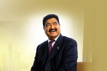 भारत से दुबई सिर्फ नौकरी करने गए बीआर शेट्टी की गिनती आज दुबई के टॉप अमीरों (UAE Top Billionaire) में होती है.
