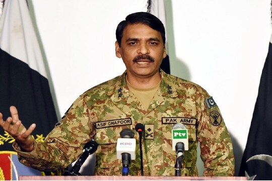 पाकिस्तानी सेना के प्रवक्ता जनरल गफूर ने कहा कि कश्मीर पर परमाणु युद्ध का खतरा है. (फाइल फोटो)