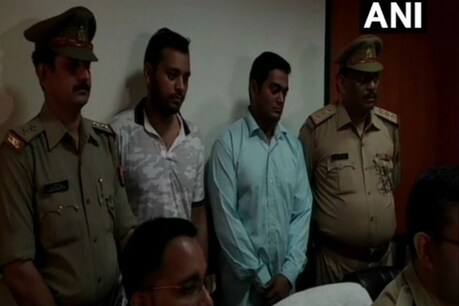 फर्जी आईएएस, आईपीस बन पुलिसकर्मियों को ही धमकाकर चला रहे थे वसूली का खेल फर्जी आईएएस, आईपीस बन पुलिसकर्मियों को ही धमकाकर चला रहे थे वसूली का खेल