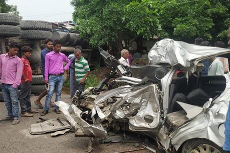 जौनपुर में भीषण सड़क दुर्घटना में चार युवाओं की मौत.