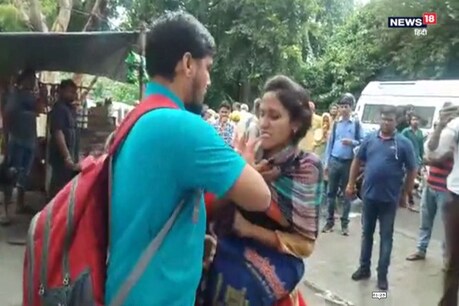 भाभी के साथ अवैध संबंध के शक में छीना पति का मोबाइल, सड़क पर हाई वोल्टेज ड्रामा भाभी के साथ अवैध संबंध के शक में छीना पति का मोबाइल, सड़क पर हाई वोल्टेज ड्रामा