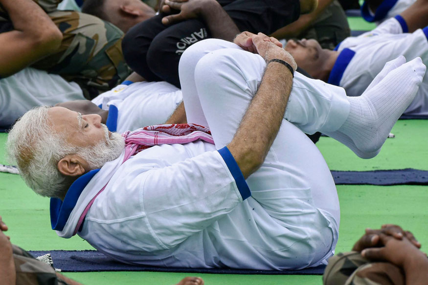 अंतर्राष्ट्रीय योग दिवस-2019 के मौके पर योग करते प्रधानमंत्री नरेन्द्र मोदी (फाइल फोटो).