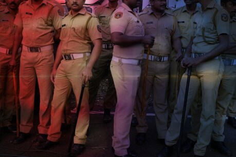 37% पुलिसकर्मियों ने समान वेतन और भत्ता मिलने पर ये नौकरी छोड़ने पर सहमति जताई.