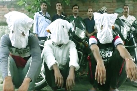 पुलिस ने तीन चोर के साथ सात बाइकें पकड़ीं, ये नशाखोरी के लिए करते थे चोरी पुलिस ने तीन चोर के साथ सात बाइकें पकड़ीं, ये नशाखोरी के लिए करते थे चोरी