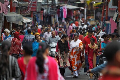 कश्मीर में सरकार का एक और इम्तिहान, बकरीद के लिए लोगों के घर पहुंचाया जा रहा सामान कश्मीर में सरकार का एक और इम्तिहान, बकरीद के लिए लोगों के घर पहुंचाया जा रहा सामान