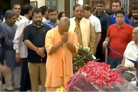 यूपी के मुख्यमंत्री योगी आदित्यनाथ ने अरुण जेटली को दी श्रद्धांजलि यूपी के मुख्यमंत्री योगी आदित्यनाथ ने अरुण जेटली को दी श्रद्धांजलि