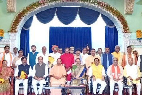 पढ़ें उत्तर प्रदेश की 4 बड़ी ख़बरें सिर्फ एक क्लिक में पढ़ें उत्तर प्रदेश की 4 बड़ी ख़बरें सिर्फ एक क्लिक में