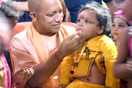 Krishna Janmashtami: सीएम योगी आज जाएंगे मथुरा, हाई अलर्ट पर सुरक्षा एजेंसियां Krishna Janmashtami: सीएम योगी आज जाएंगे मथुरा, हाई अलर्ट पर सुरक्षा एजेंसियां