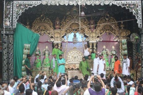 Janmashtami 2019: वृन्दावन के बांकेबिहारी मंदिर में 23 अगस्त को मनाई जाएगी जन्माष्टमी Janmashtami 2019: वृन्दावन के बांकेबिहारी मंदिर में 23 अगस्त को मनाई जाएगी जन्माष्टमी